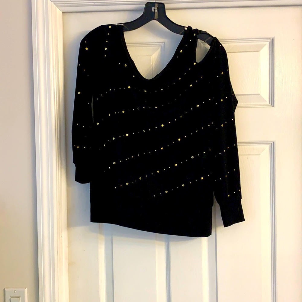 A one sided cold shoulder top.